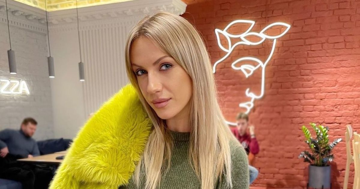 Розмалювала обличчя помадою: Леся Нікітюк спантеличила шанувальників