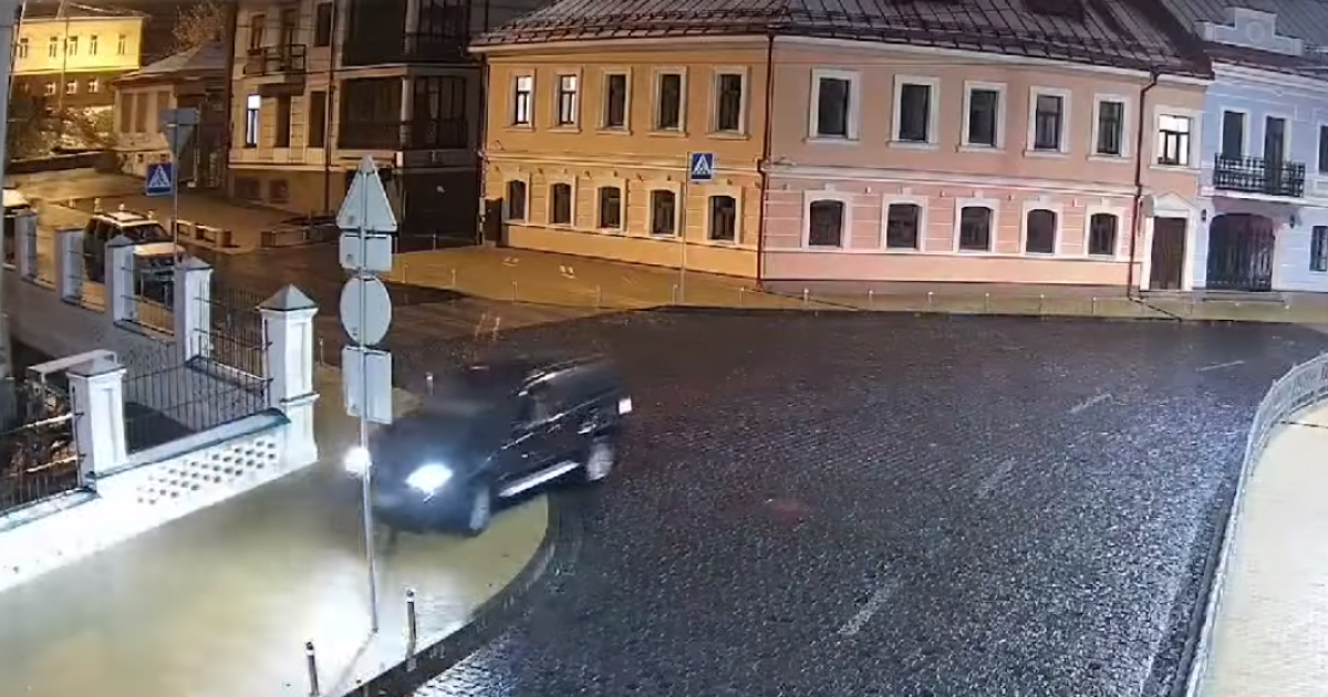 В Киеве пьяный водитель разъезжал по столичным улицам на авто без шин: появилось видео