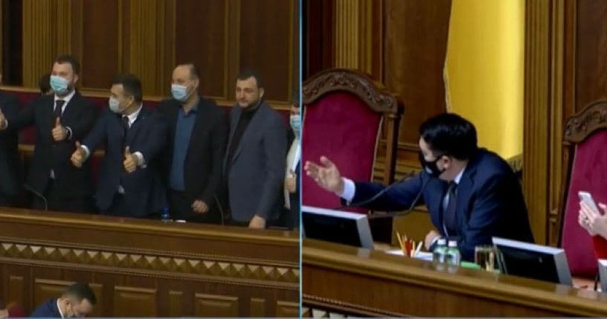 "А давайте підемо працювати": Разумков відчитав нардепів за фотосесію під час засідання Ради