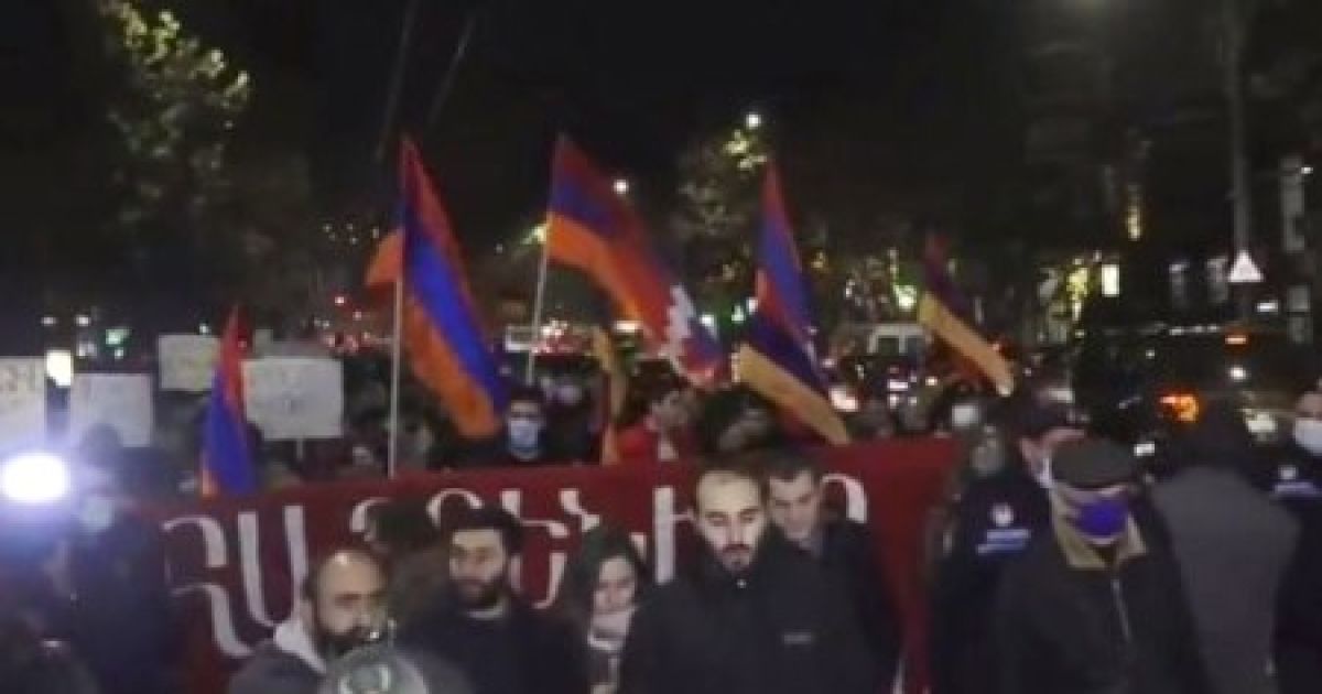 У Вірменії тривають акції непокори, активісти блокують рух