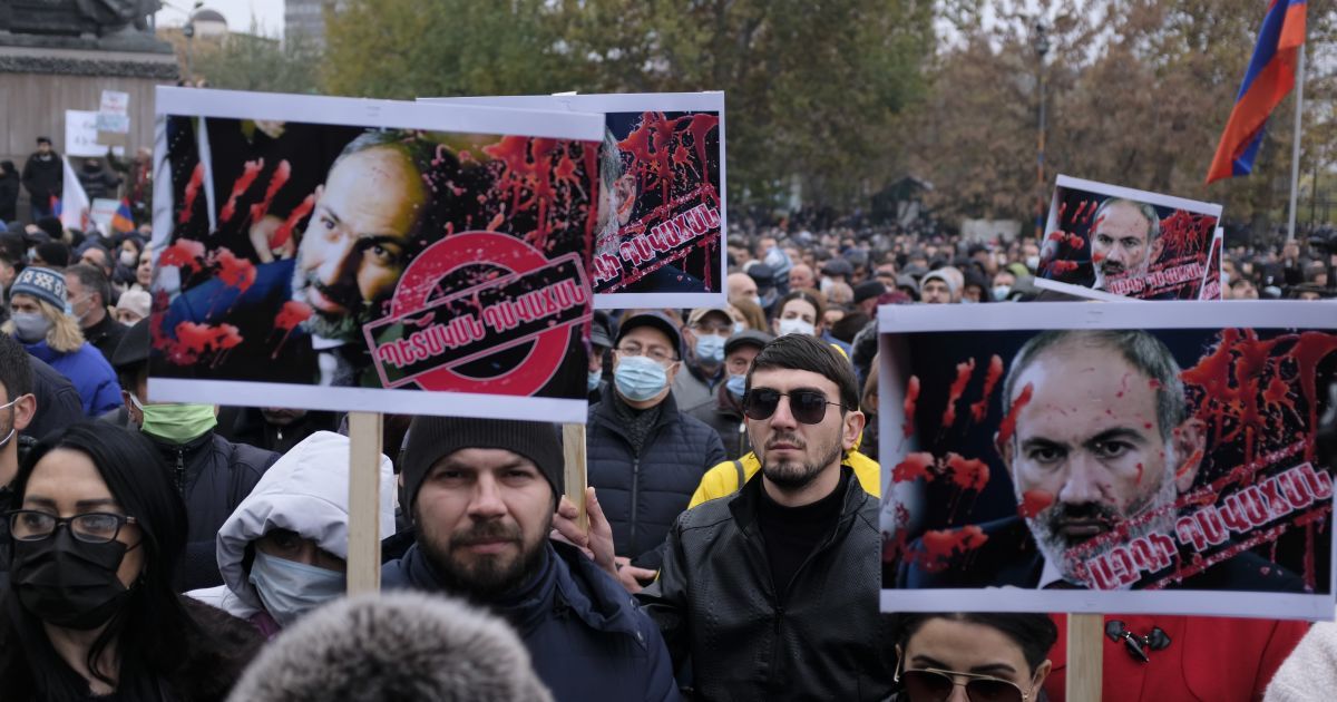 Высказывания о российских ракет едва не спровоцировали переворот в Армении: что там происходит