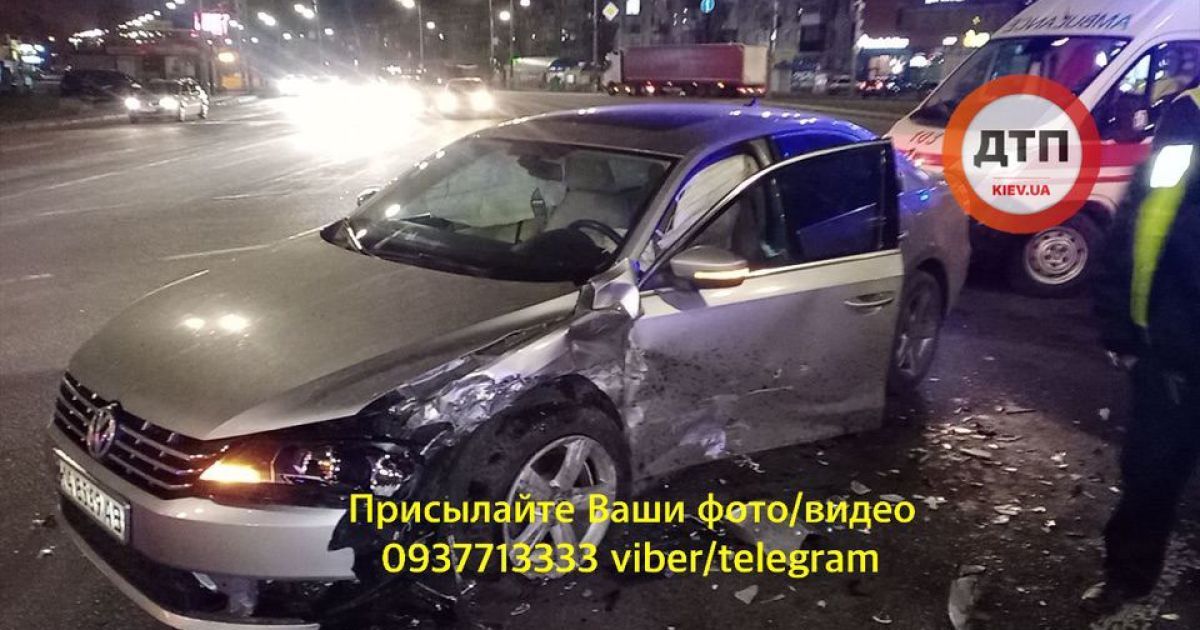 В Киеве ночью случилось серьезное ДТП: есть пострадавшие
