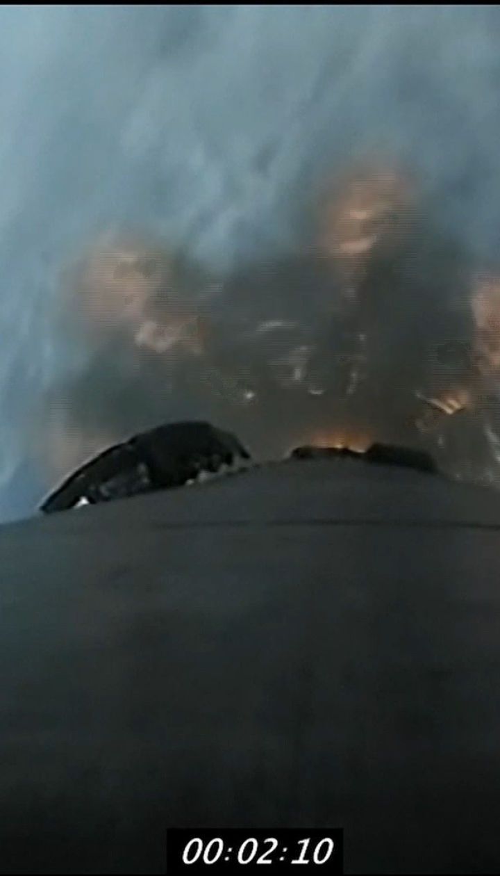SpaceX і NASA запустили вантажний корабель "Cargo Dragon" до міжнародної космічної станції