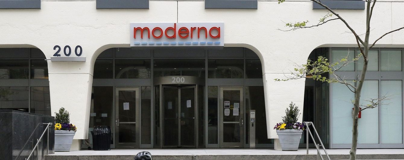 В США нашли два штамма коронавируса, а в Moderna предупредили о "вечности" с COVID-19