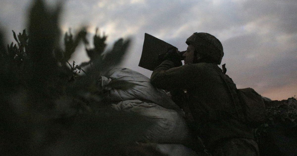 На Донбассе подорвался украинский военный