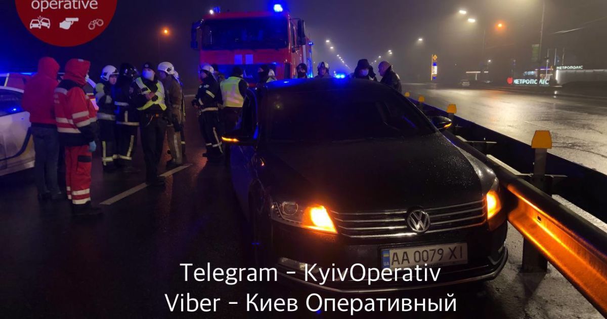У Києві вночі водій заснув за кермом та в‘їхав у відбійник