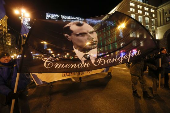 В центре Киева проходит факельное шествие по случаю 112-й годовщины со дня рождения Бандеры