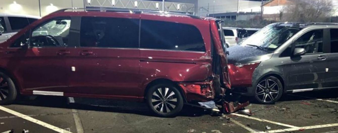 В Испании уволенный сотрудник завода Mercedes-Benz разгромил полсотни новеньких минивэнов