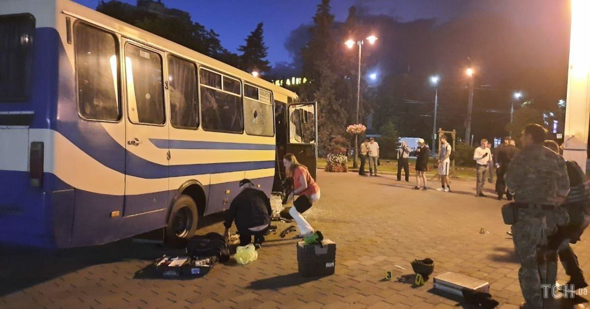Освобождение заложников в Луцке: появились первые фото и видео с места событий