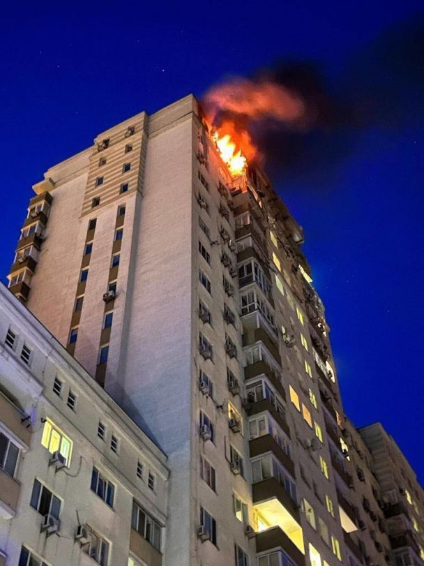 Фото пожара в многоэтажном доме Голосеевского района — КМВА