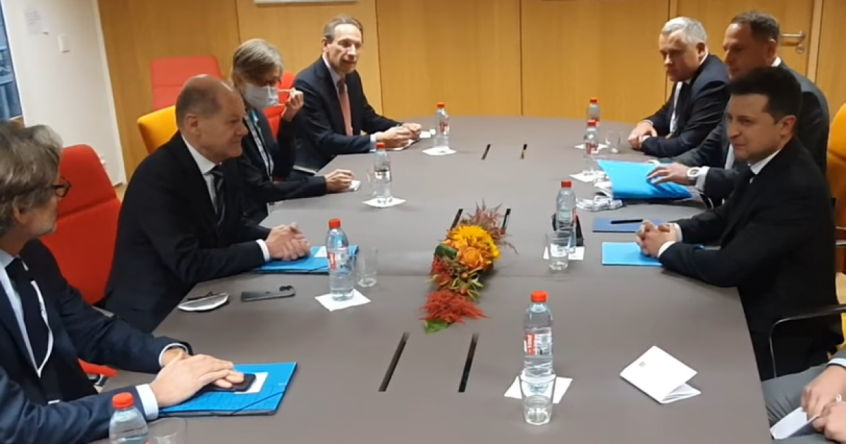 Зеленский начал переговоры с новым канцлером Германии Шольцем: ждут Макрона