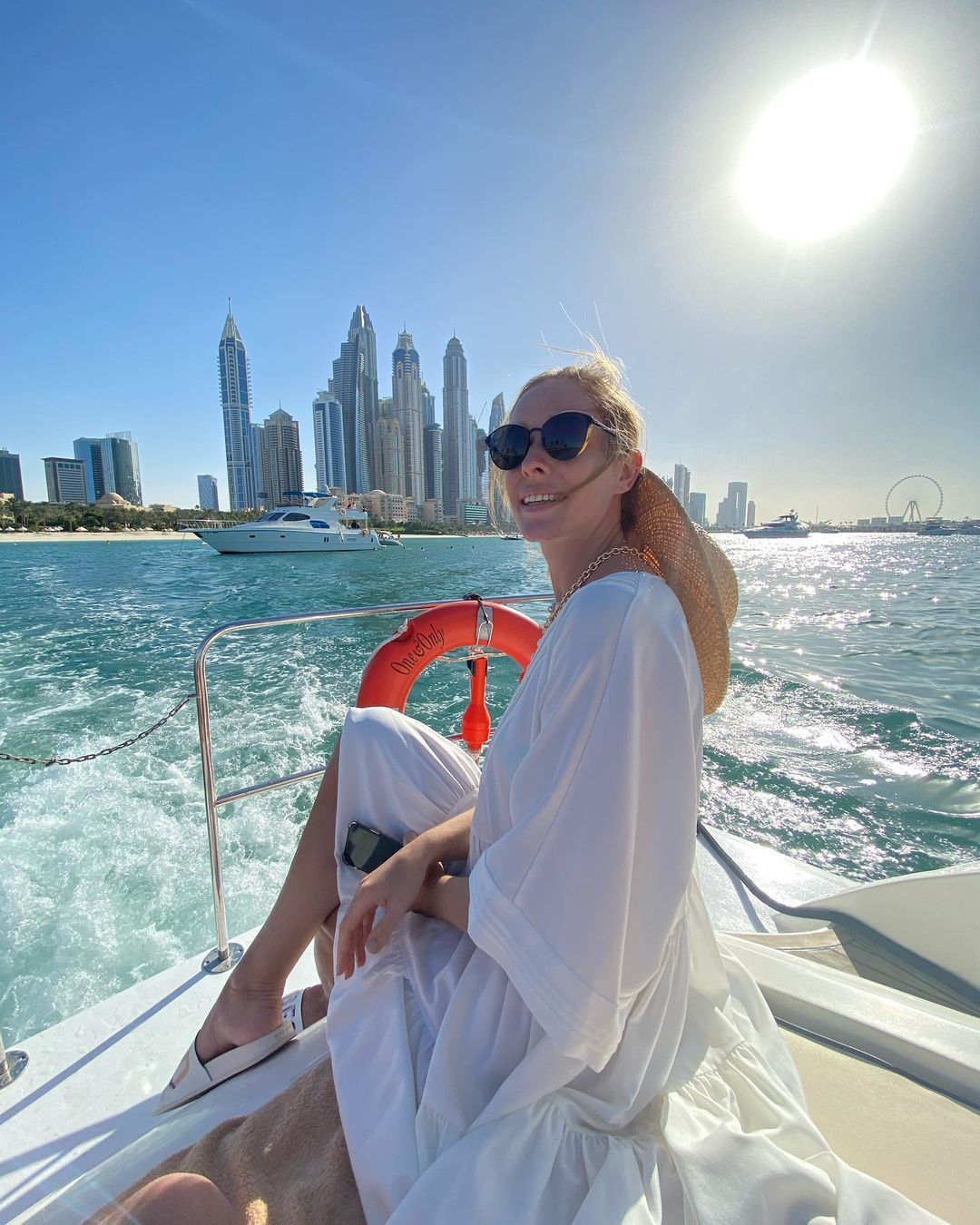 Моншадағы жалаңаш қыздар фотогалереясы