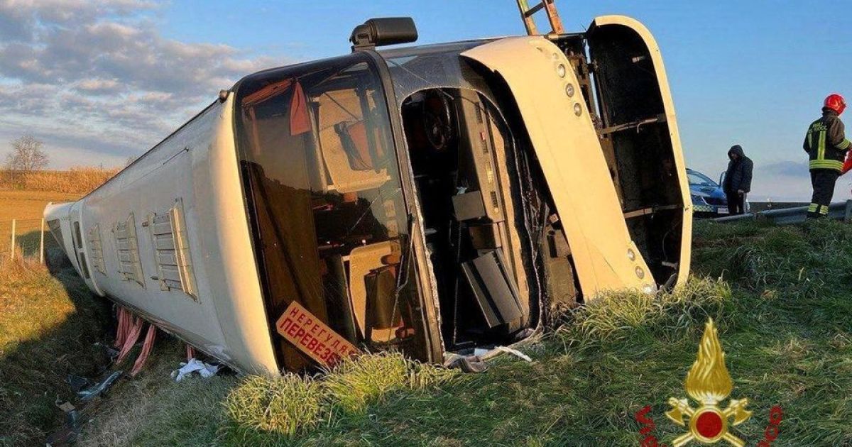 В Італії перекинувся автобус із десятками українців: є жертва і постраждалі (фото)