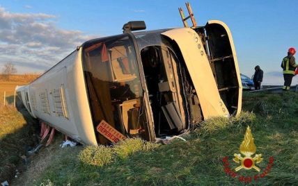 В Італії перекинувся автобус із десятками українців: є жертва і постраждалі (фото)