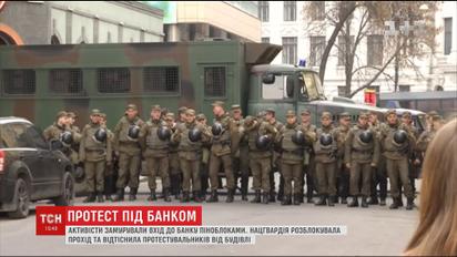 Активисты заявили о пострадавших при попытке полиции разблокировать "Сбербанк" в Харькове