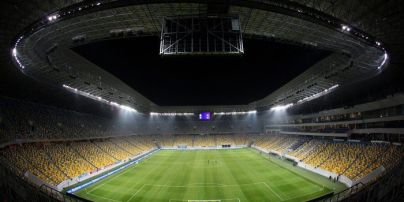 Перед матчем сборной Украины газон стадиона во Львове стригли до самой ночи
