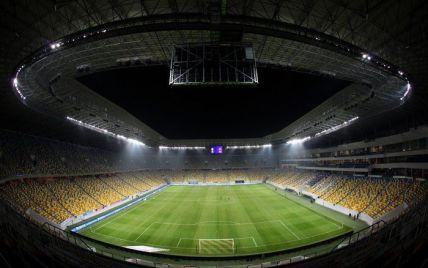 Перед матчем сборной Украины газон стадиона во Львове стригли до самой ночи