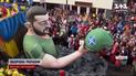 Фигуру Зеленского возили на феерическом карнавале в Германии
