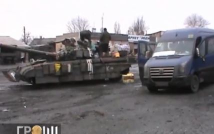 Журналісти показали, як волонтери доставляють українську та закордонну допомогу силовикам