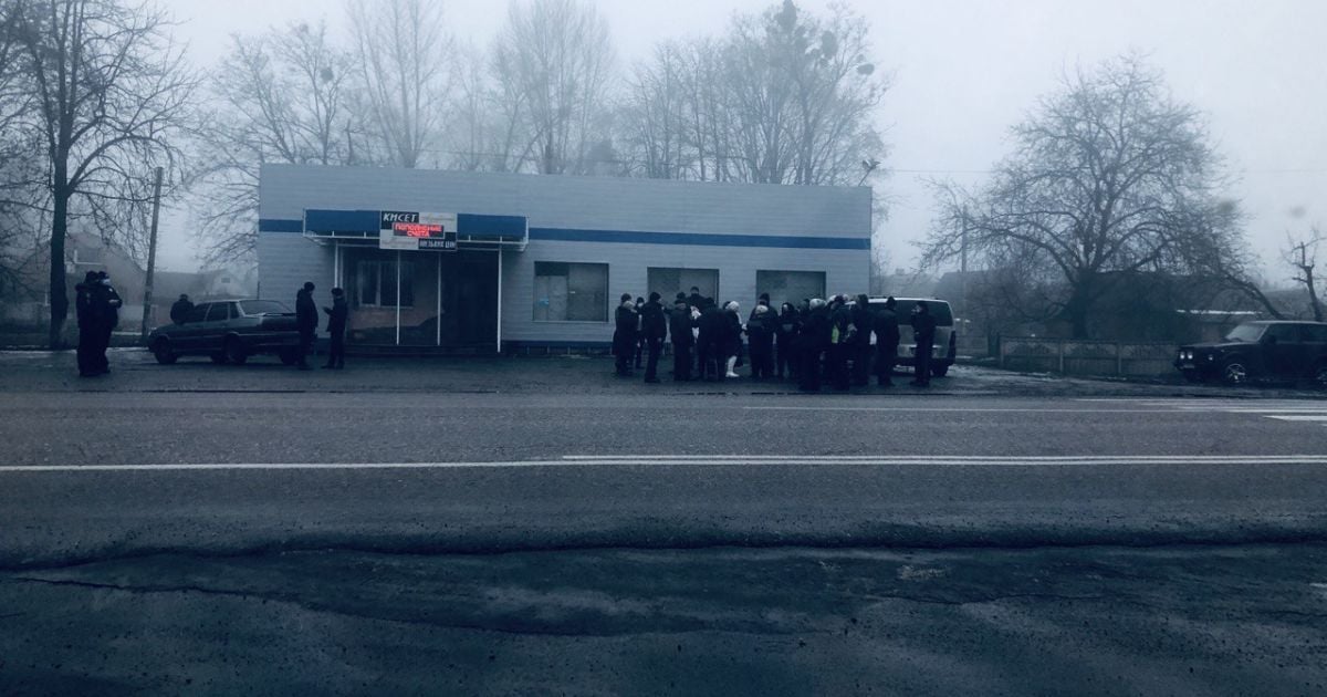 Дорогой газ: десятки человек вышли на акцию протеста и перекрыли трассу Киев-Харьков