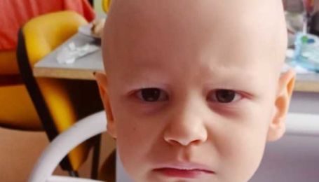 Іспанські лікарі дають шанс на одужання Богданчика, але ціна їхніх послуг непосильна для родини