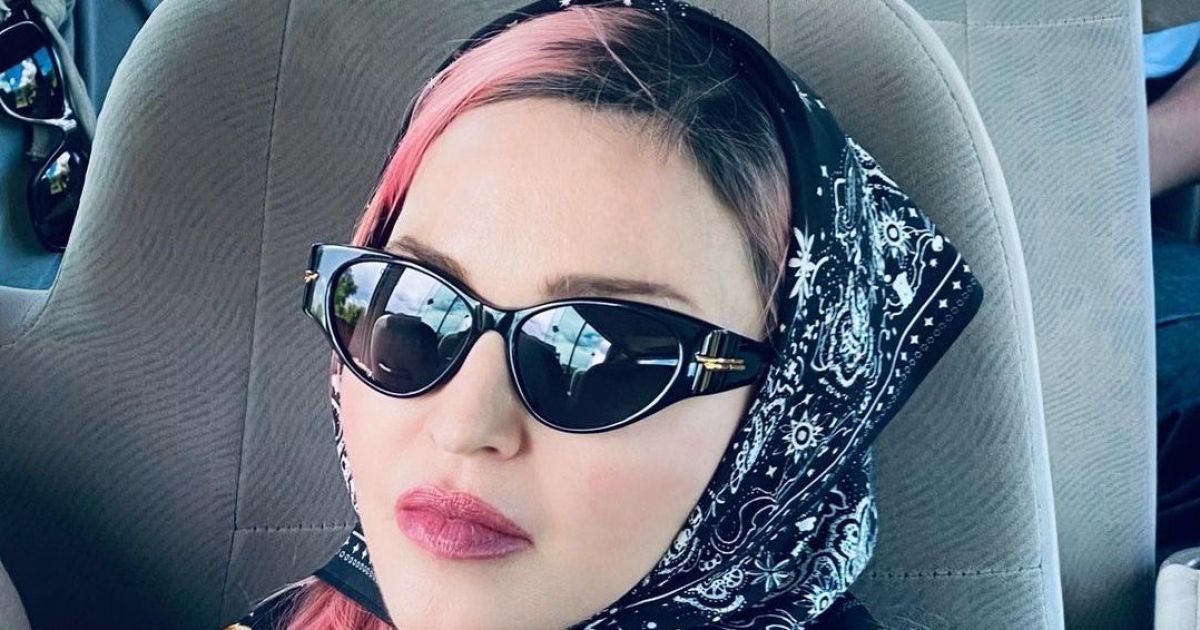 Попри пандемію, Мадонна з дітьми та молодим коханим вирушила до Африки