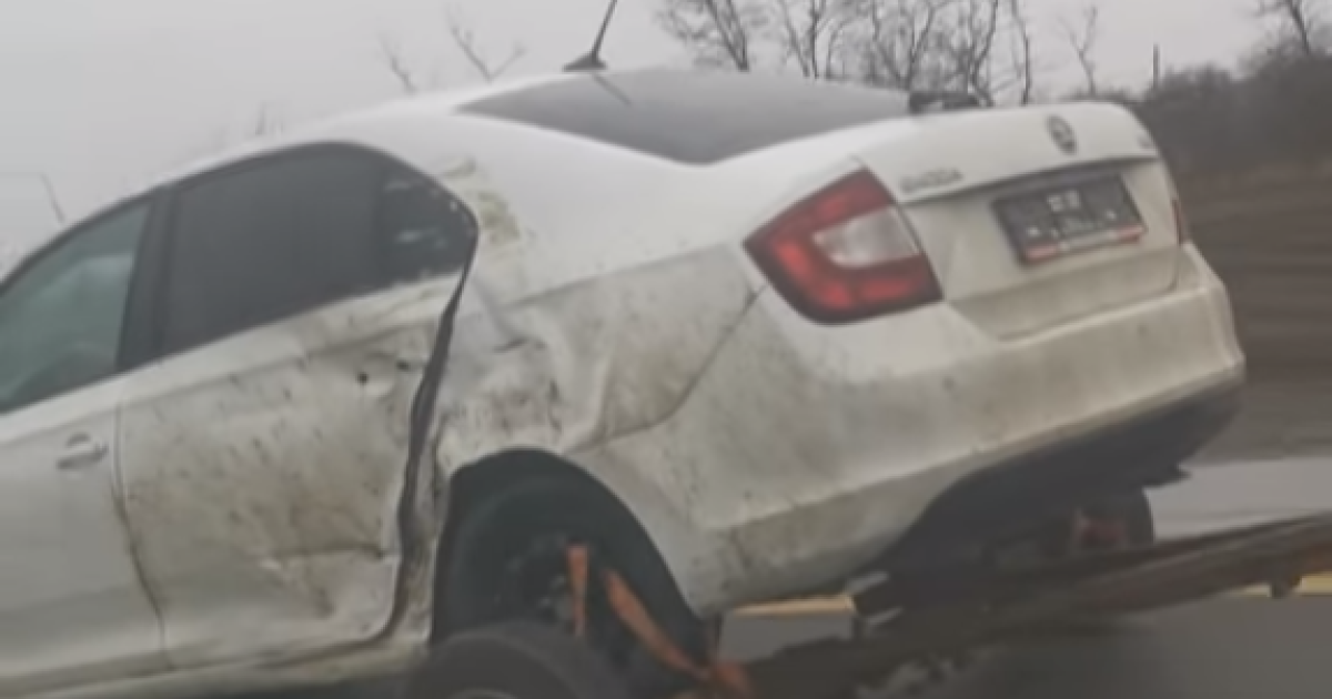 В Сети появилось видео, как в России Skoda буксирует сама себя: видео