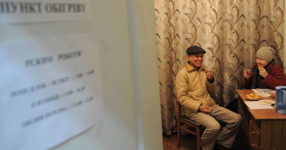 У Києві під час морозів працюватимуть 32 пункти обігріву: як та чим вони обладнані, кого пускатимуть (відео)