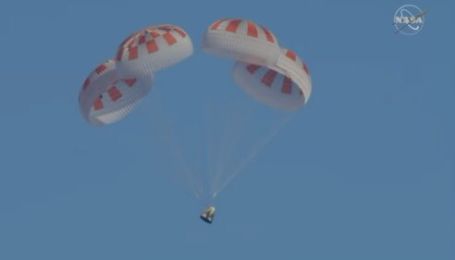 Перша місія оновленої космічної "вантажівки" Dragon завершена: апарат успішно приводнився