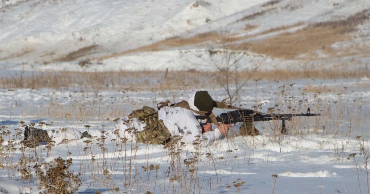 Окупанти з гранатометів "накрили" українські позиції біля Мар'їнки та Водяного
