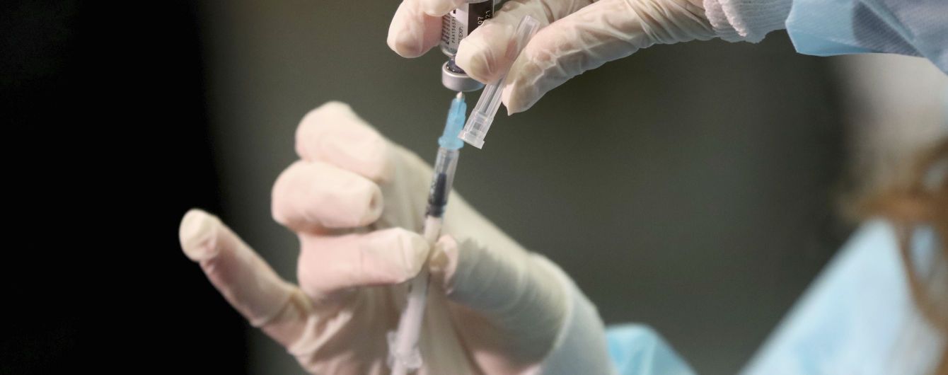 Китайские ученые призывают прекратить применение вакцины от коронавируса Pfizer