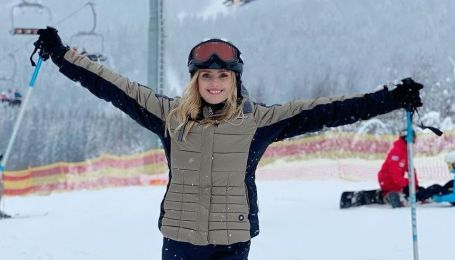 У шоломі і на лижах: Ірина Федишин відпочиває у Буковелі