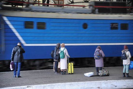 "Укрзалізниця" внесла зміни до графіку курсування приміських поїздів у "червоних" областях: перелік