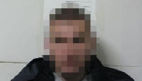 В Киеве рецидивист приставил нож к горлу девушки и забрал у нее смартфон