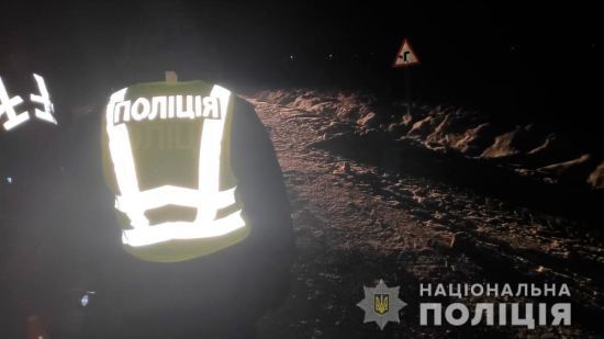 На Буковині водій збив на смерть жінку та втік: його розшукує поліція