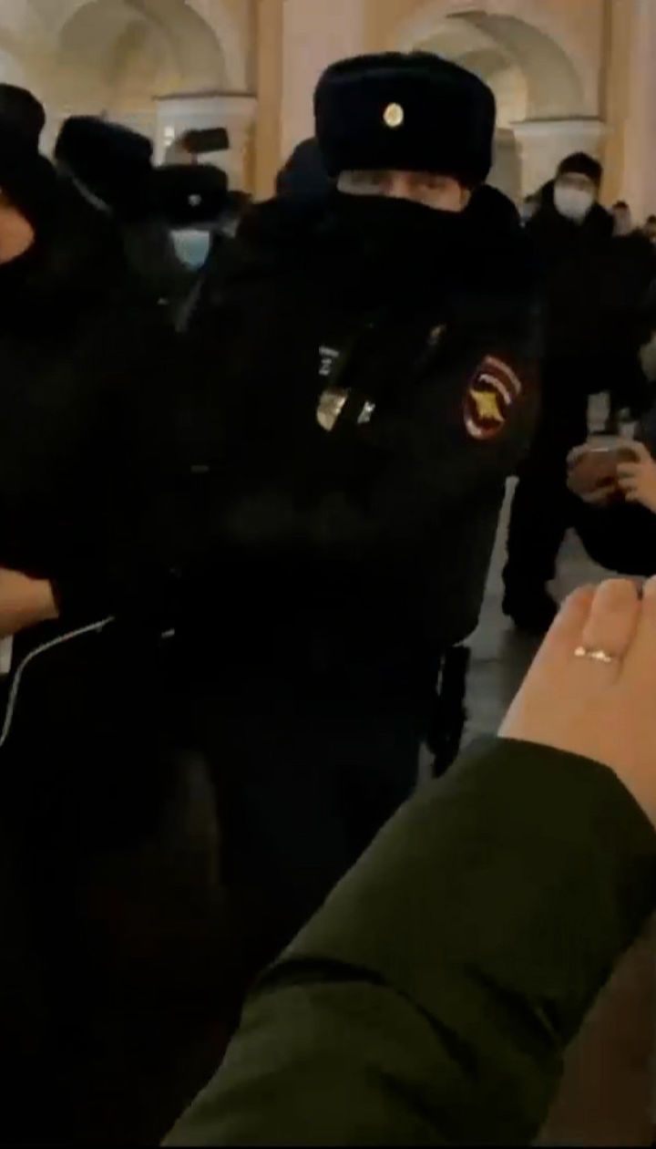 Сразу после суда над Навальным десятки его соратников вышли на протесты