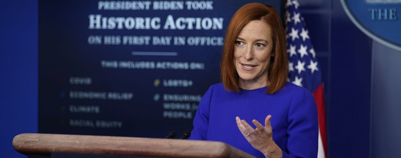 Обвинила Трампа в ксенофобии и расточительстве: как прошел первый брифинг пресс-секретаря Байдена
