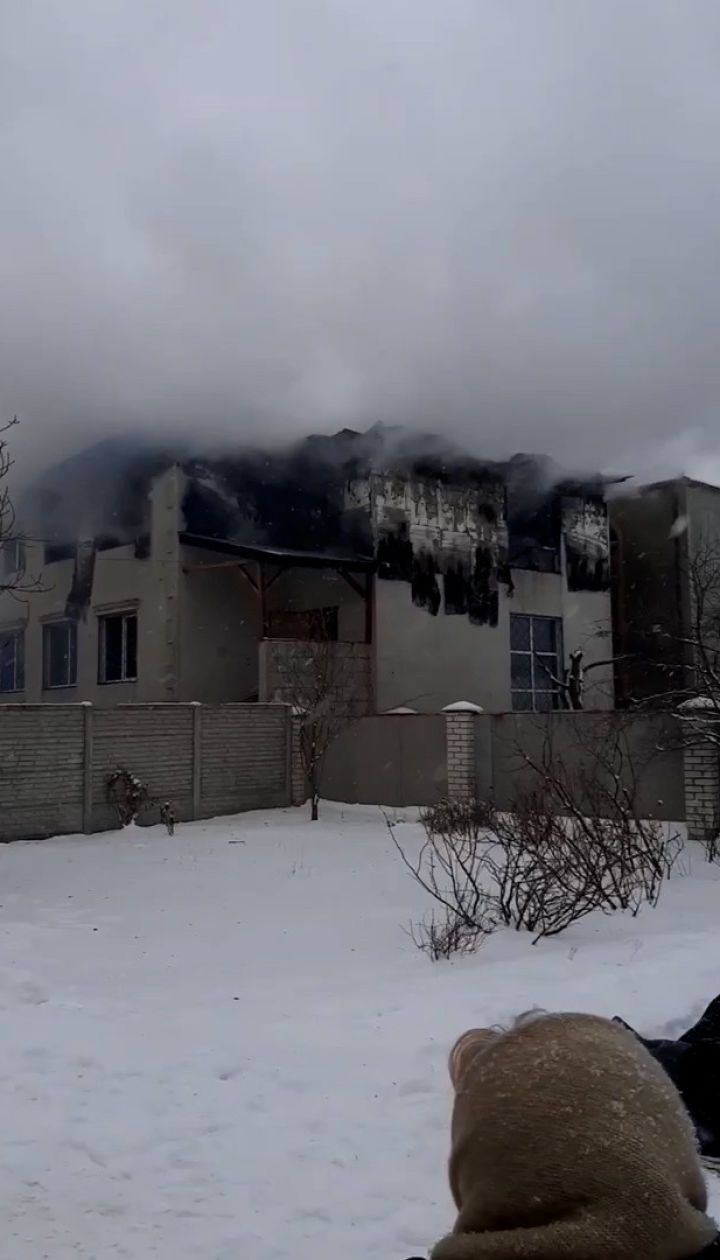 З'явилося відео масштабної пожежі у будинку для літніх людей в Харкові