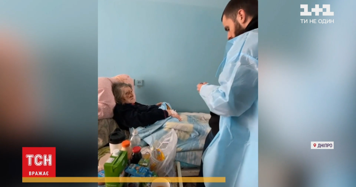 В Днепре мужчина напал на консьержку, чтобы забрать у старушки 70 гривен: что известно о ее состоянии