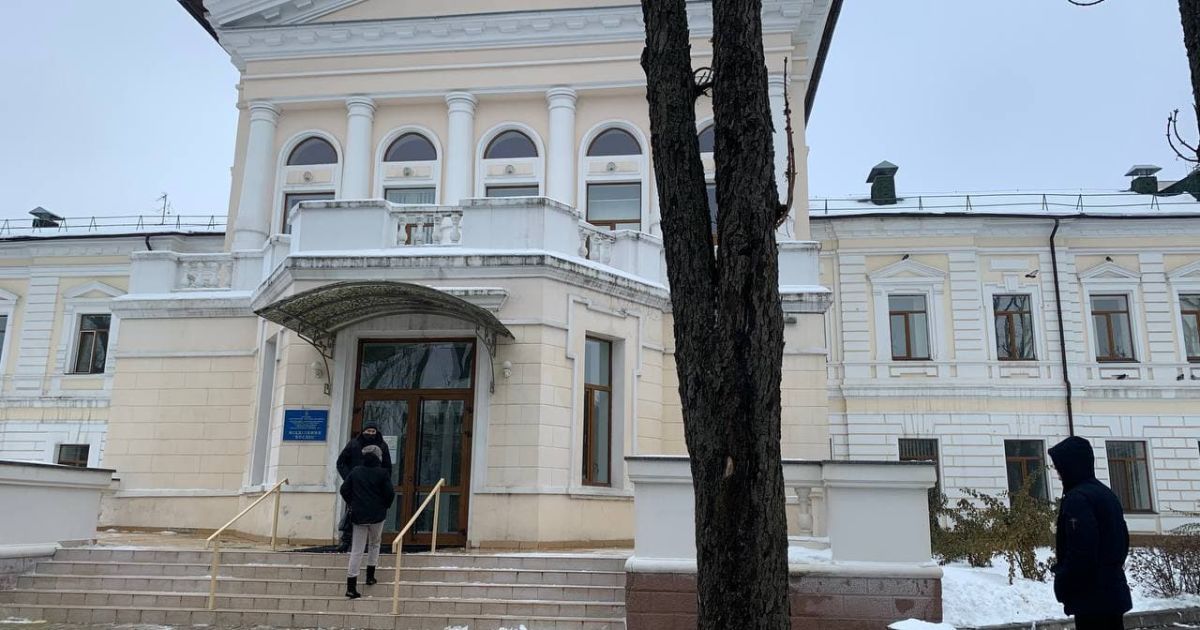 Зеленський приїхав до центру, куди відселили врятованих у пожежі в Харкові
