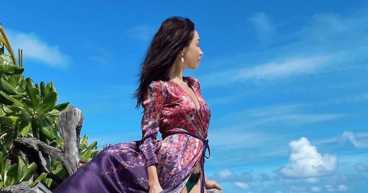 Изящная Екатерина Кухар в розовом купальнике продемонстрировала стройную фигуру