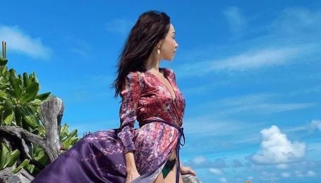 Изящная Екатерина Кухар в розовом купальнике продемонстрировала стройную фигуру