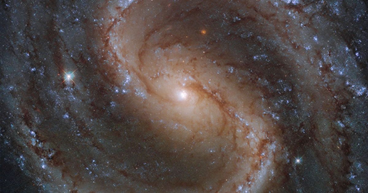 NASA зробило приголомшливе фото "загубленої галактики"