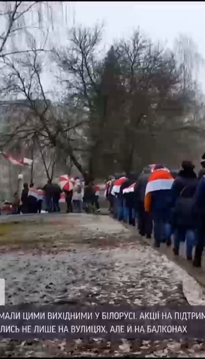 На выходных в Беларуси задержали по меньшей мере полторы сотни людей
