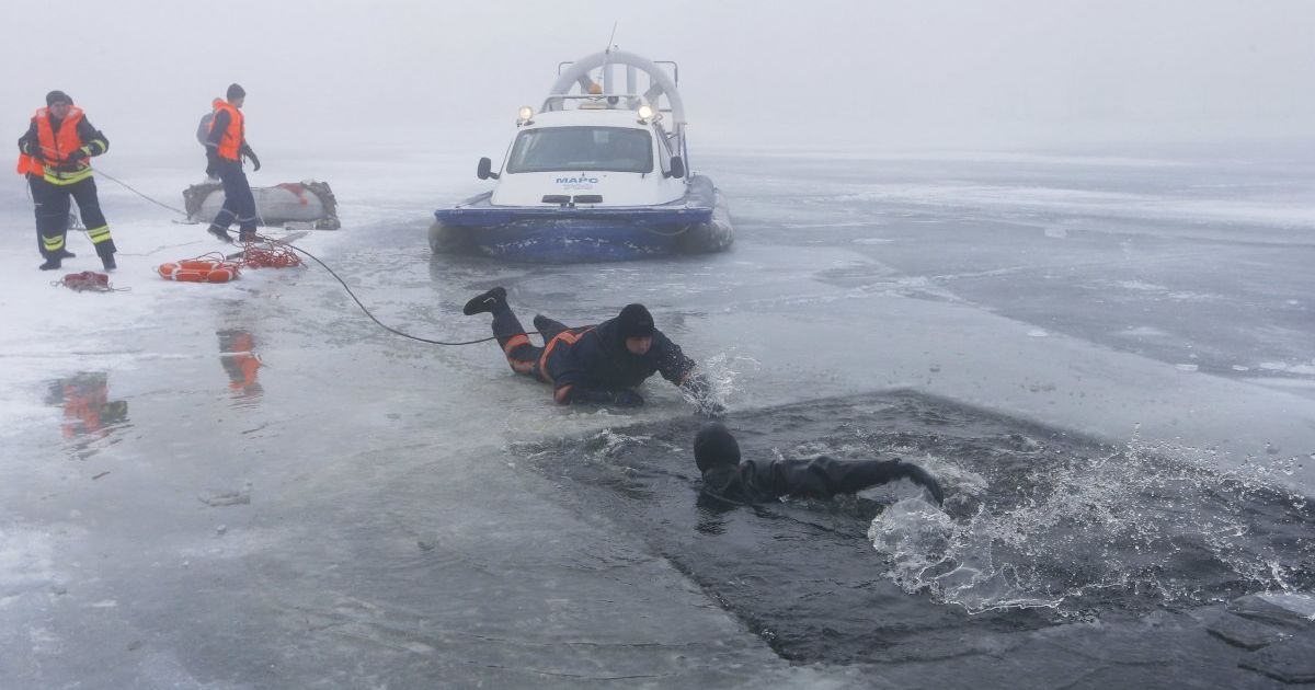 Провалился под лед: во Львовской области в проруби утонул мужчина