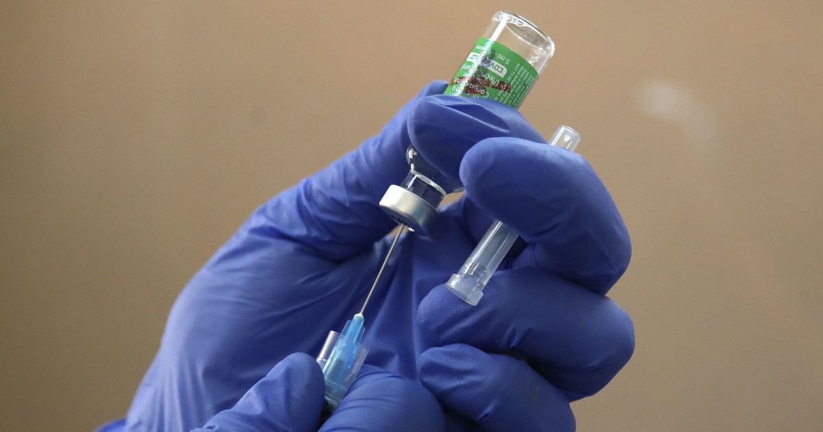 В Украине утвердили план вакцинации от COVID-19 на 2021 год: кто и когда получит прививки
