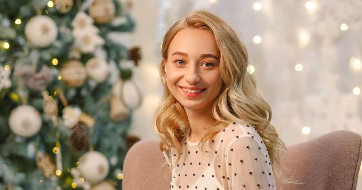 Дружина Віктора Павліка підкреслила вагітний животик купальником