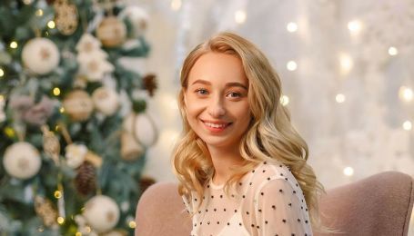 Дружина Віктора Павліка підкреслила вагітний животик купальником