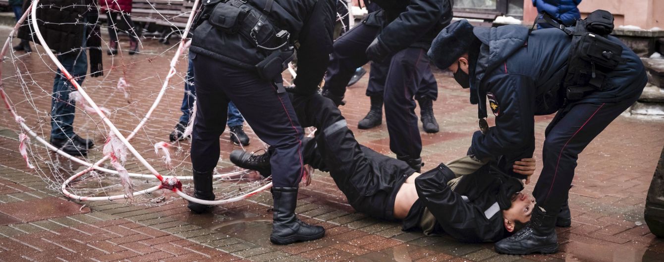 Митинги в поддержку Навального: в Кремле сравнили часть протестующих с террористами