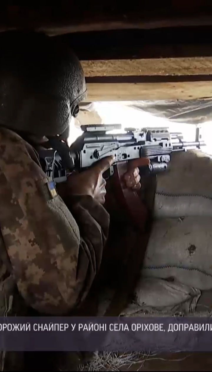 Поблизу Оріхового ворожий снайпер поцілив в українського бійця